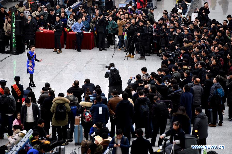 CHINA-SPRING FESTIVAL-TRAVEL RUSH-SERVICE STAFF (CN)