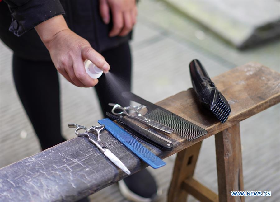 CHINA-CHONGQING-NCP-VOLUNTEER BARBERS (CN)