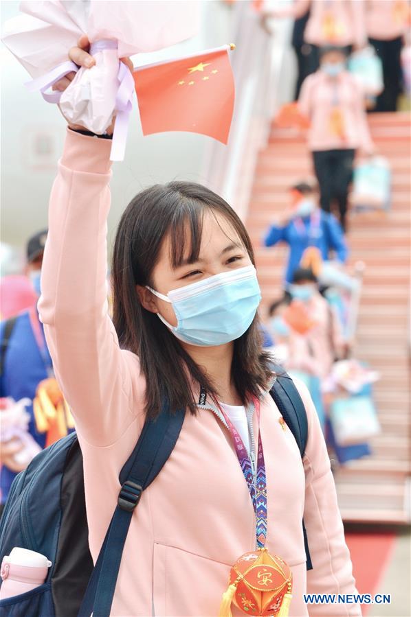 (PORTRAITS)CHINA-GUANGXI-COVID-19-MEDICS-RETURN HOME-ARRIVAL (CN)