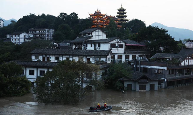 Heavy rain triggers flood, disrupts traffic in China