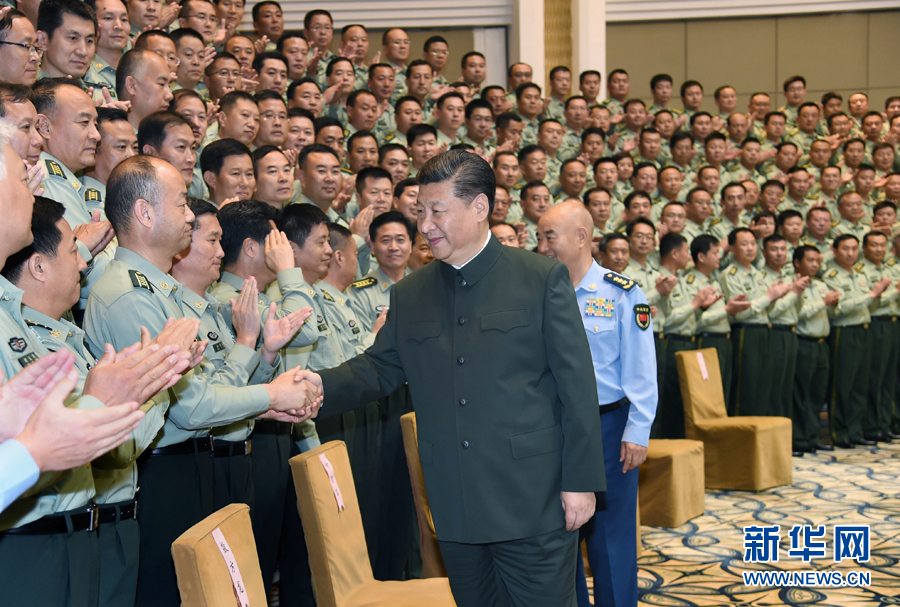 6月22日，正在山西省考察工作的中共中央总书记、国家主席、中央军委主席习近平在太原接见驻晋部队师以上领导干部和建制团单位主官。新华社记者 琚振华 摄