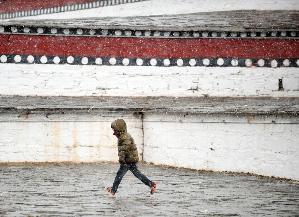 青海果洛迎来降雪