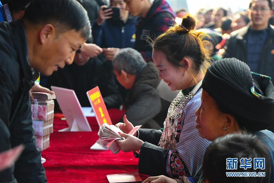 （在习近平新时代中国特色社会主义思想指引下——新时代新作为新篇章·总书记关切脱贫事·图文互动）（4）精准扶贫：提速脱贫奔小康