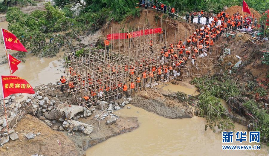 （防汛抗洪·图文互动）（10）洪水不退，子弟兵誓死不退——解放军和武警部队官兵参与洪涝灾害抢险救援记事